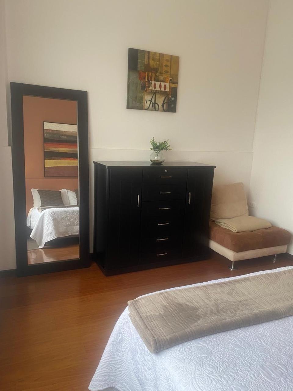 Hospedaje En Quito Norte, Apartamento & Suite Independientes Eksteriør bilde