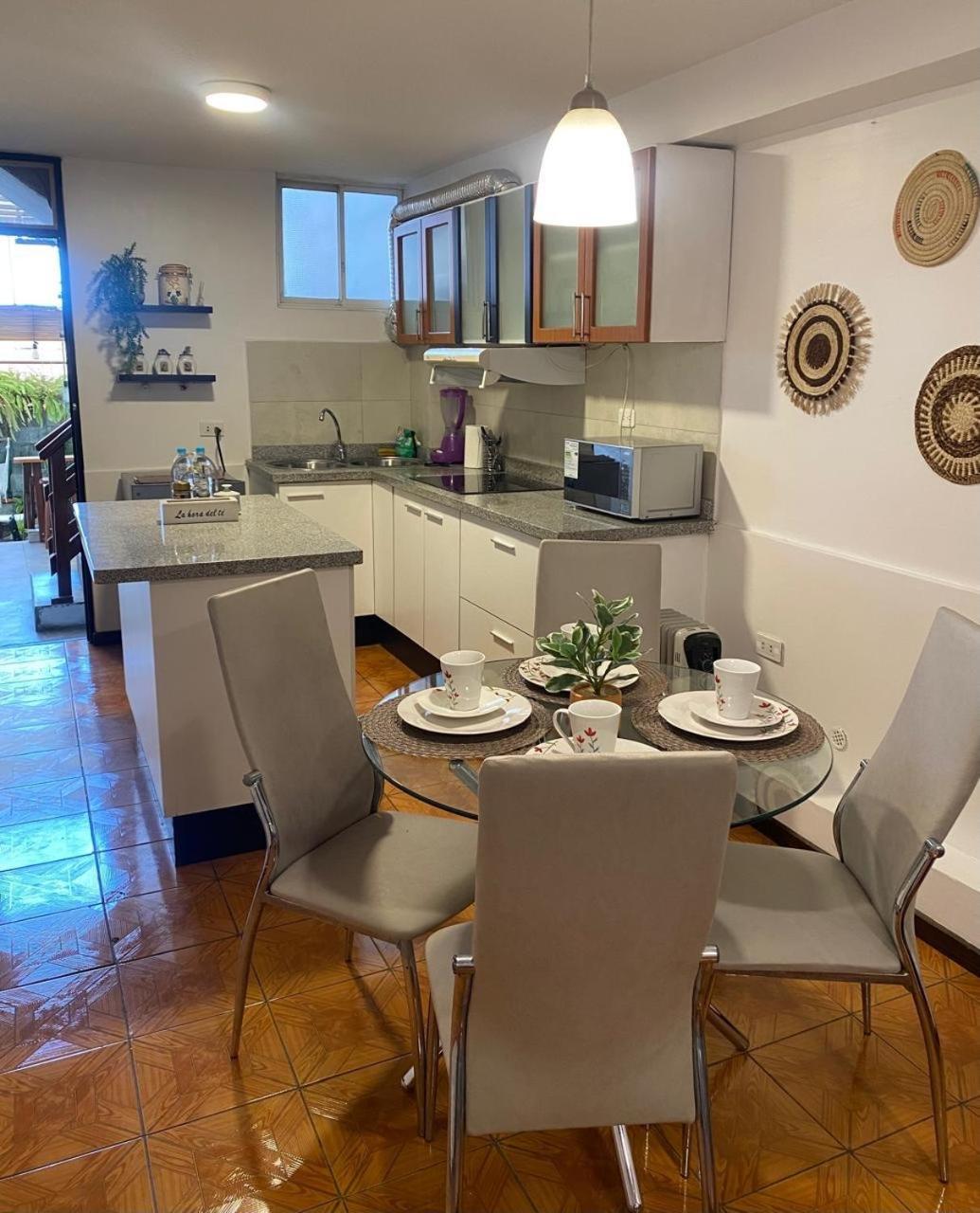 Hospedaje En Quito Norte, Apartamento & Suite Independientes Eksteriør bilde